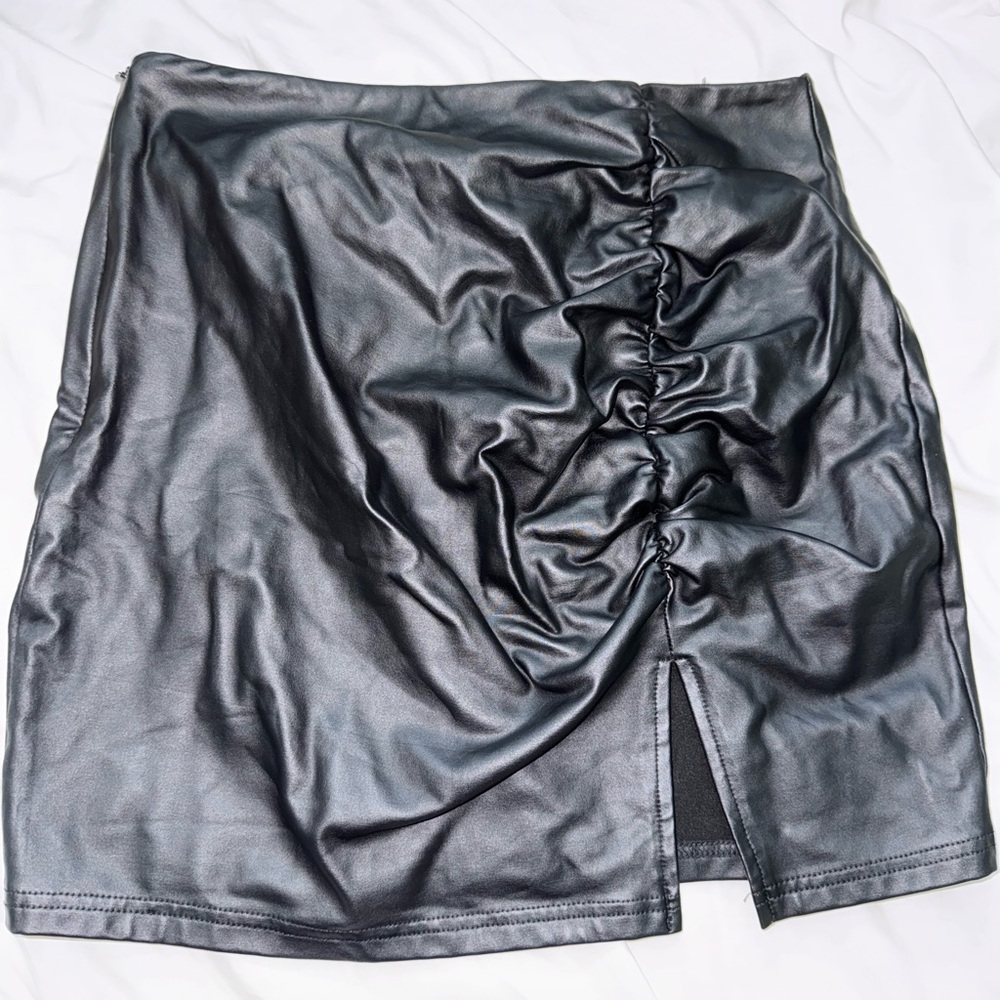 SHEIN Black Ruched Faux Leather Mini Skirt
